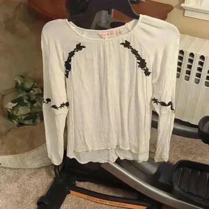 River and rose, small, white cardigan